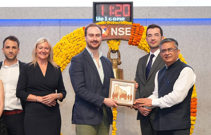 Delegates from London School of Economics discuss with MD Chauhan
